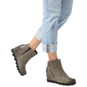 Sorel Joan Of Arctic Wedge II Woman’s Quarry Gray Zip Bootie Size 8.5M